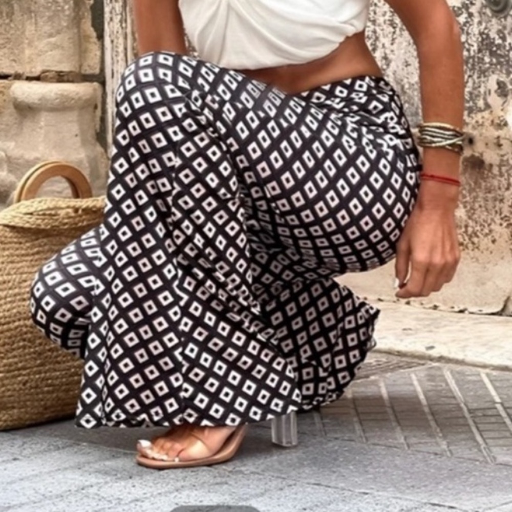 NWT Commense Black & White Geometric Print Boot-Cut Pants